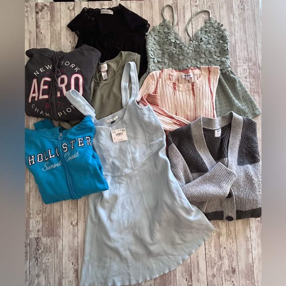 Women’s Assorted Clothing Bundle Size M/L
